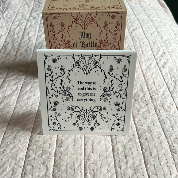 New Bookish Box E-reader stand - Picture 3 of 6